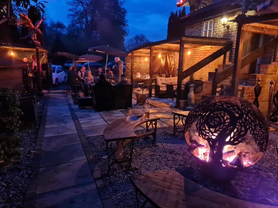 The Red Lion & Cellar Room, Betchworth Exterior photo