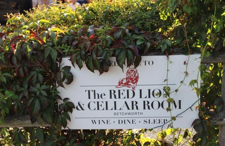 The Red Lion & Cellar Room, Betchworth Exterior photo