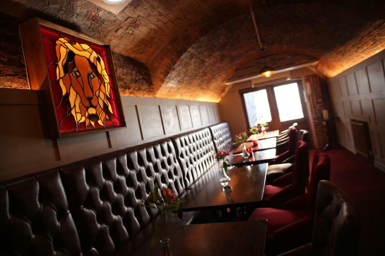 The Red Lion & Cellar Room, Betchworth Exterior photo